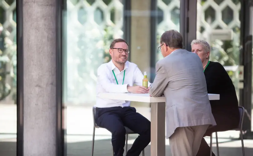 Photo of professionals discussing at an AvH event, emphasizing excellence in research. Photo of professionals discussing at an AvH event, emphasizing excellence in research.