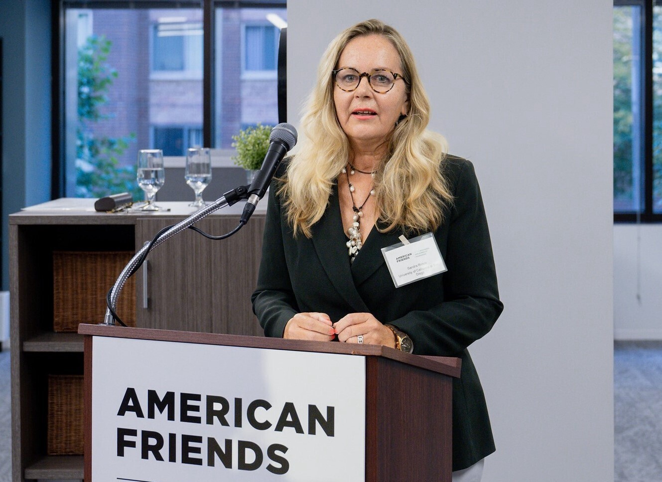 Dr. Sandra Rebok